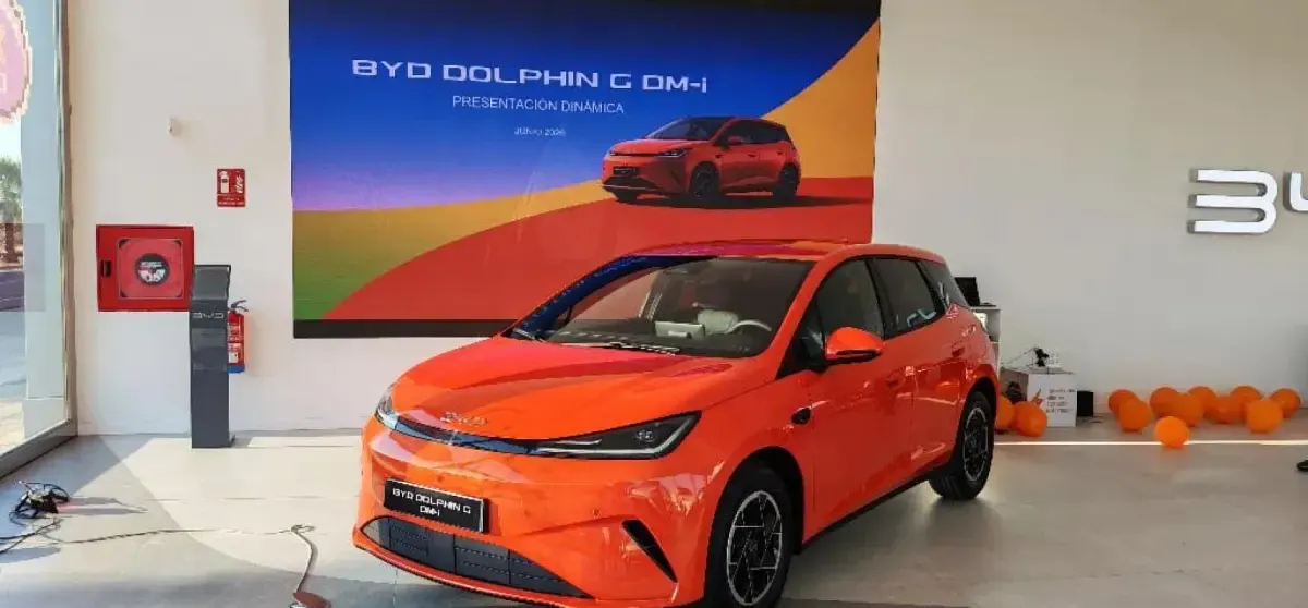 Nuevo BYD Dolphin Boost 155 kW (212 CV) 2026 Orange sunset Utilitario