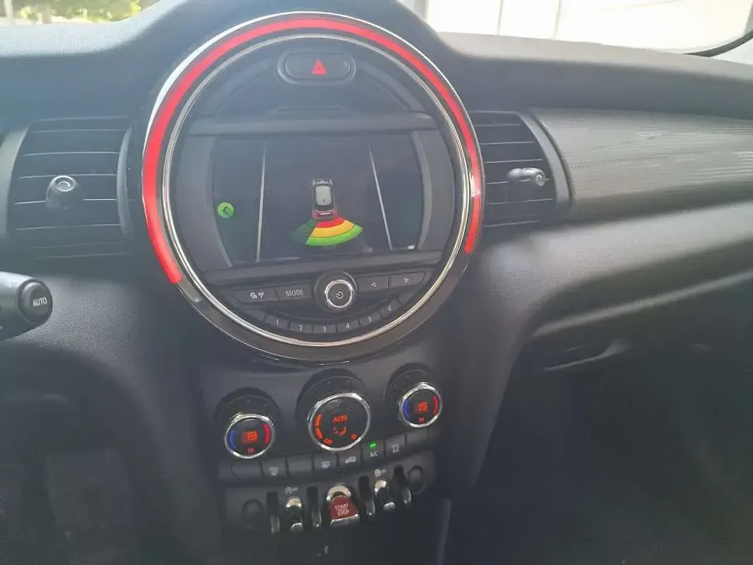 Usado Mini Cooper 136 CV (100 kW) 2019 Gris Utilitario