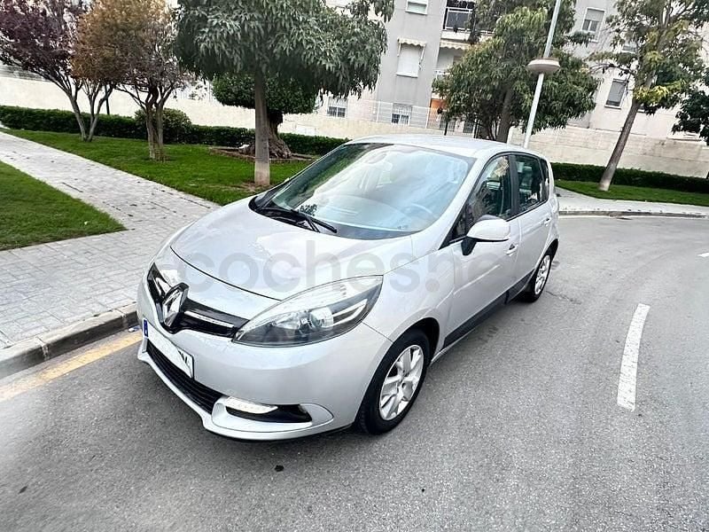 Usado Renault Grand Scénic III Expression 110 CV (80 kW) 2013 Gris / plata Monovolumen