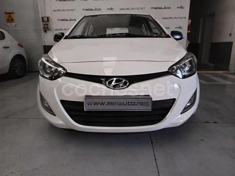 Usado Hyundai i20 85 CV (62 kW) 2013 Blanco Berlina