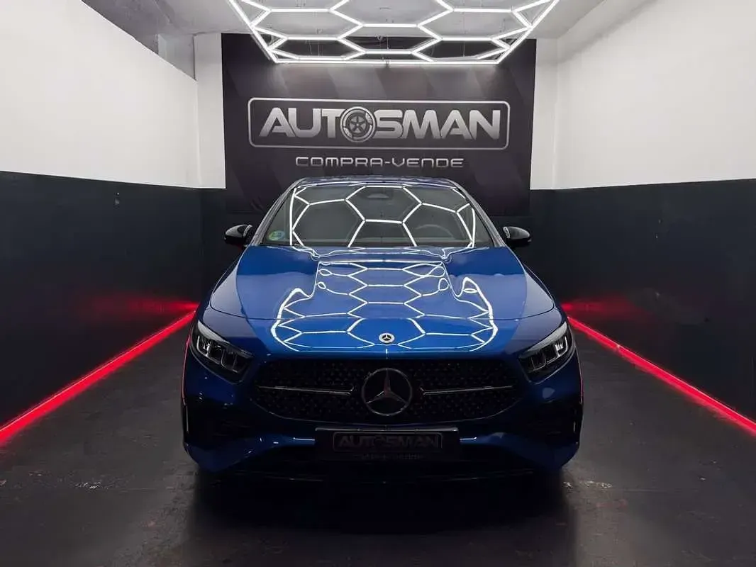 Usado Mercedes A200 163 CV (119 kW) 2024 Azul Utilitario