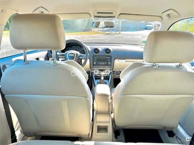 Negro Usado 2010 Audi A3 Ambiente Berlina | 9500 € (Un poco caro) - Imagen 1/4