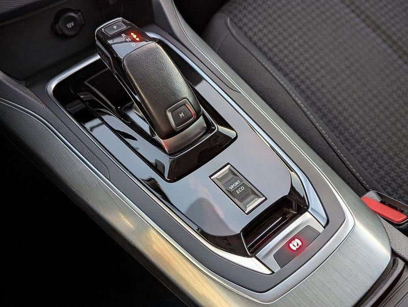 Usado Peugeot 308 SW Style 130 CV (95 kW) 2021 Gris / plata Familiar