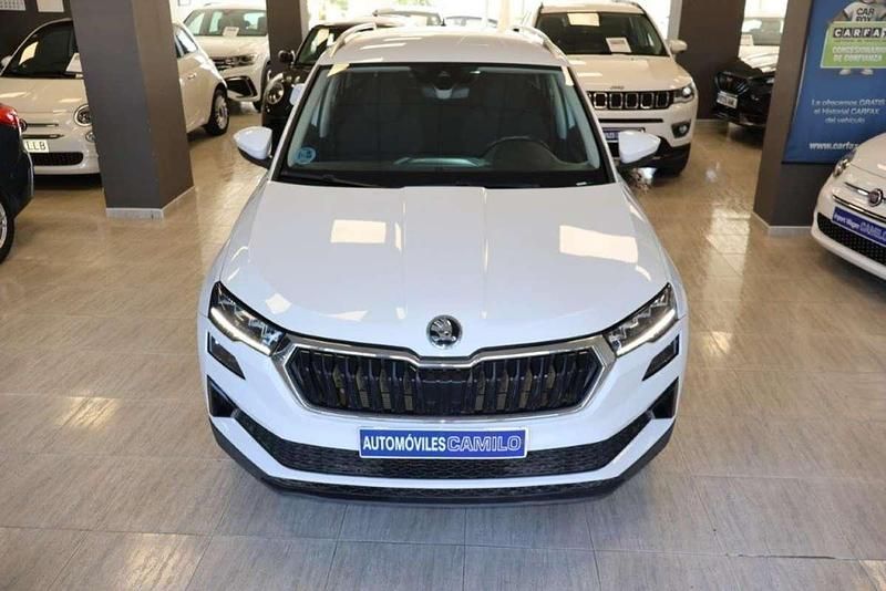 Usado Skoda Karoq Ambition 150 CV (110 kW) 2022 Blanco SUV