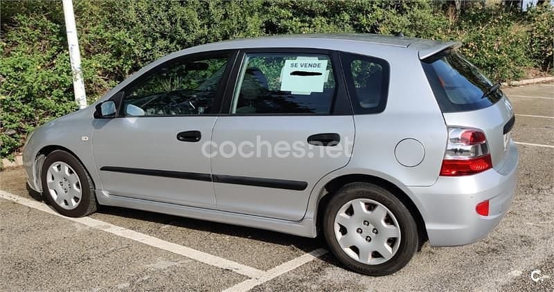 Usado Honda Civic LS 110 CV (80 kW) 2004 Gris / plata Berlina