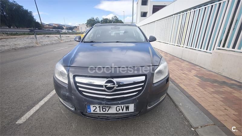 Usado Opel Insignia Cosmo 130 CV (95 kW) 2010 Gris / plata Familiar