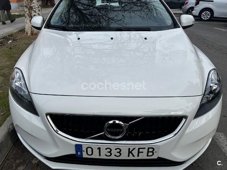 Blanco Usado 2017 Volvo V40 Kinetic Berlina | 14.500 € (Buen precio) - Imagen 1/4