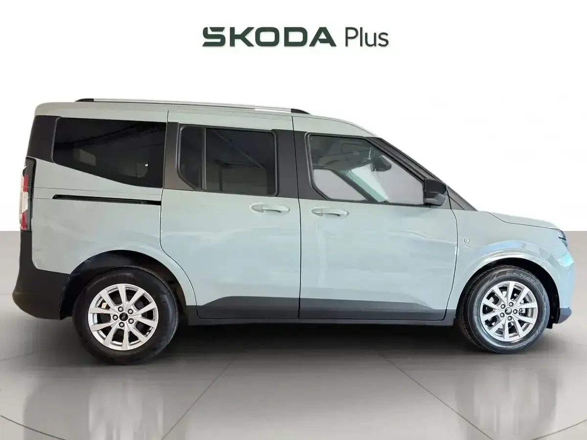Usado Ford Tourneo Courier Active 125 CV (91 kW) 2024 Verde Monovolumen
