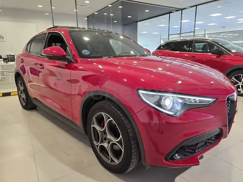 Usado Alfa Romeo Stelvio Sprint 190 CV (139 kW) 2022 Rojo SUV
