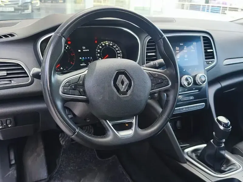 Usado Renault Mégane GrandTour Equilibre 115 CV (84 kW) 2023 Blanco Familiar