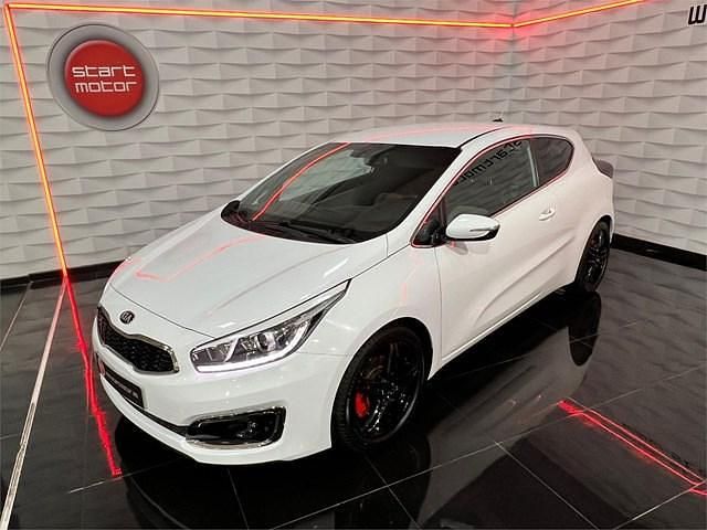 Używany Kia Ceed 130 KM (95 kW) 2016 Biały Hatchback