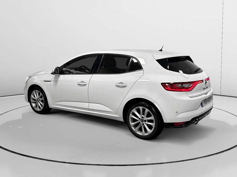 Usado Renault Mégane IV Zen 140 CV (102 kW) 2019 Negro Utilitario