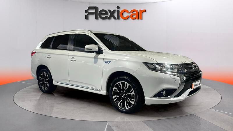 Usado Mitsubishi Outlander P-HEV 203 CV (149 kW) 2017 Blanco SUV