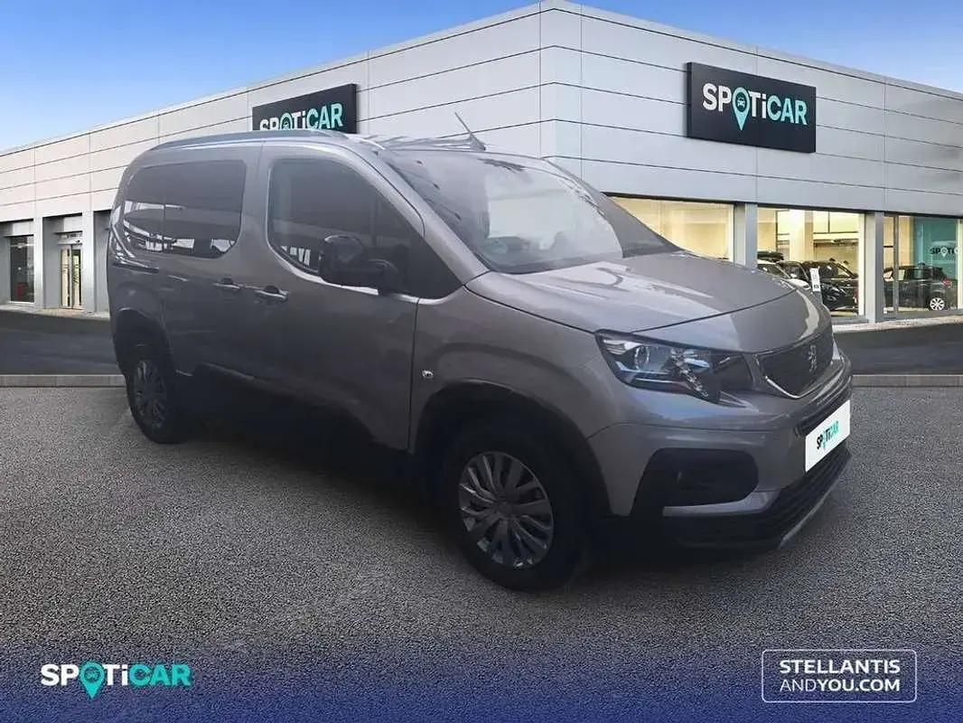 Usado Peugeot Rifter Allure 101 CV (74 kW) 2023 Gris Monovolumen