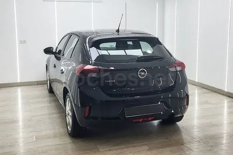 Usado Opel Corsa Edition 100 CV (73 kW) 2022 Negro Utilitario