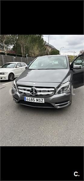 Usado Mercedes B180 116 CV (85 kW) 2013 Gris / plata Monovolumen