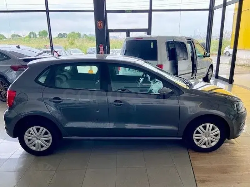 Używany VW Polo 75 KM (55 kW) 2014 Szary Sedan/Limuzyna
