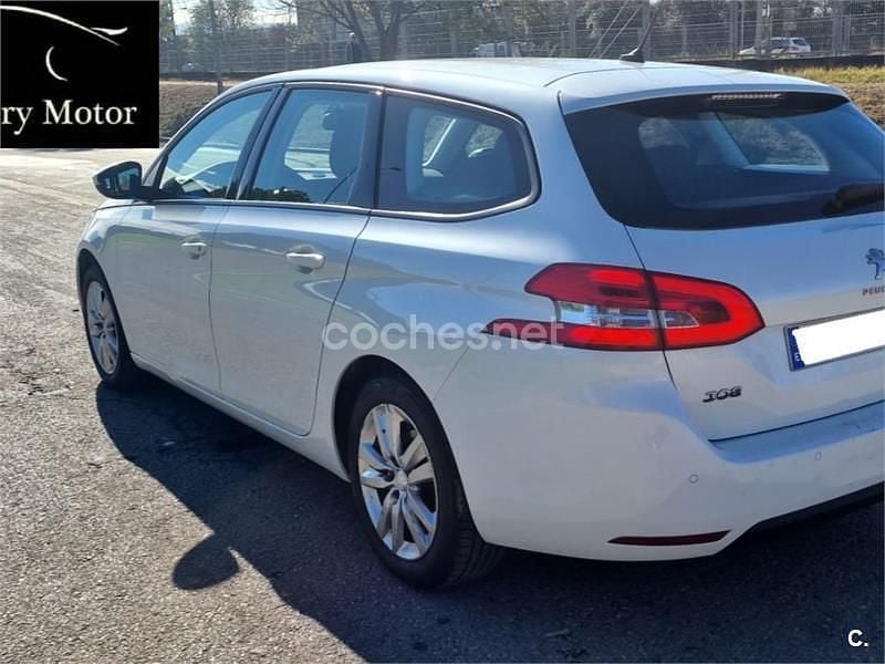 Usado Peugeot 308 SW Style 100 CV (73 kW) 2018 Blanco Familiar