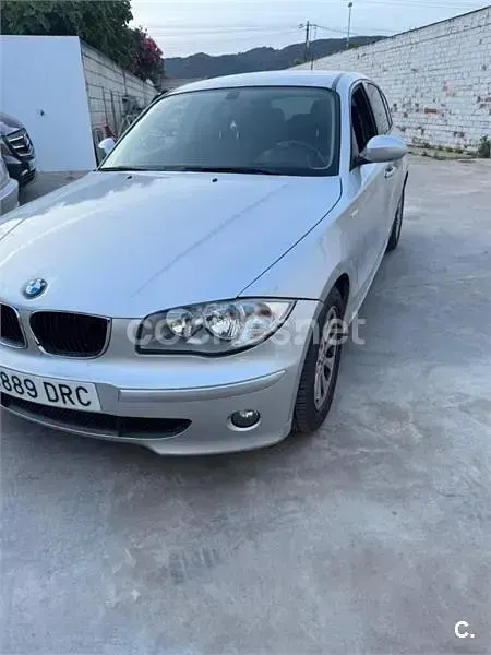 Usado BMW 118 122 CV (89 kW) 2005 Gris / plata Utilitario