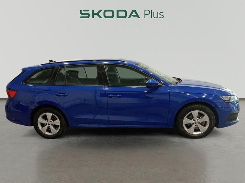 Usado Skoda Octavia Active 116 CV (85 kW) 2021 Azul Familiar