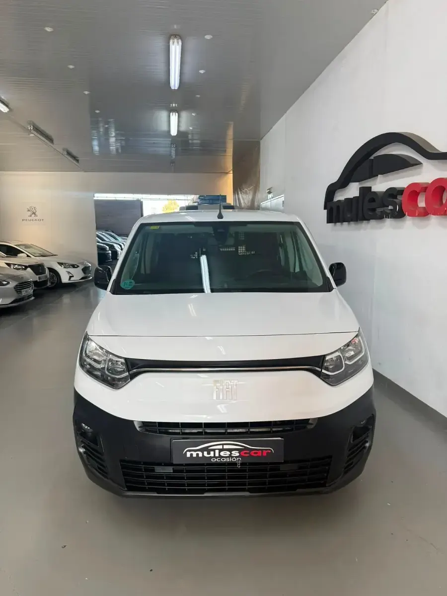 Usado Fiat Doblò 102 CV (75 kW) 2022 Blanco Monovolumen