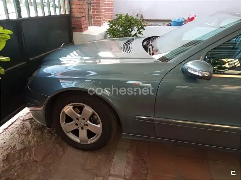 Usado Mercedes E320 Elegance 204 CV (150 kW) 2004 Gris / plata Berlina