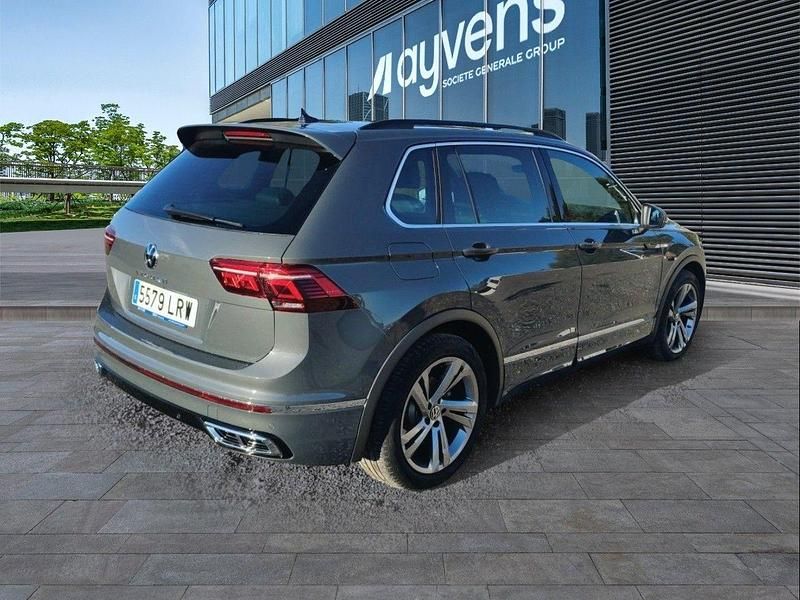 Usado VW Tiguan R-line 150 CV (110 kW) 2021 Gris / plata SUV