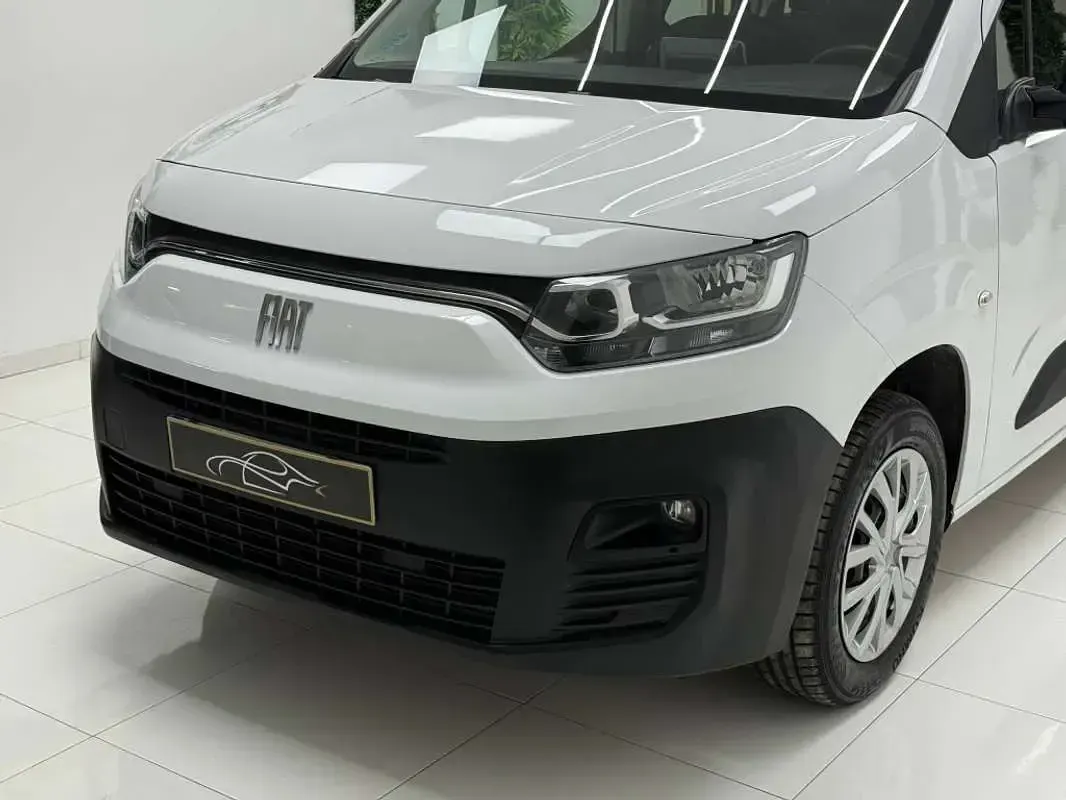 Usado Fiat Doblò Feel 131 CV (96 kW) 2023 Blanco Monovolumen