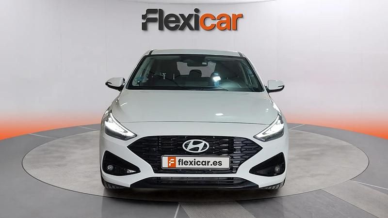 Usado Hyundai i30 101 CV (74 kW) 2024 Blanco Berlina