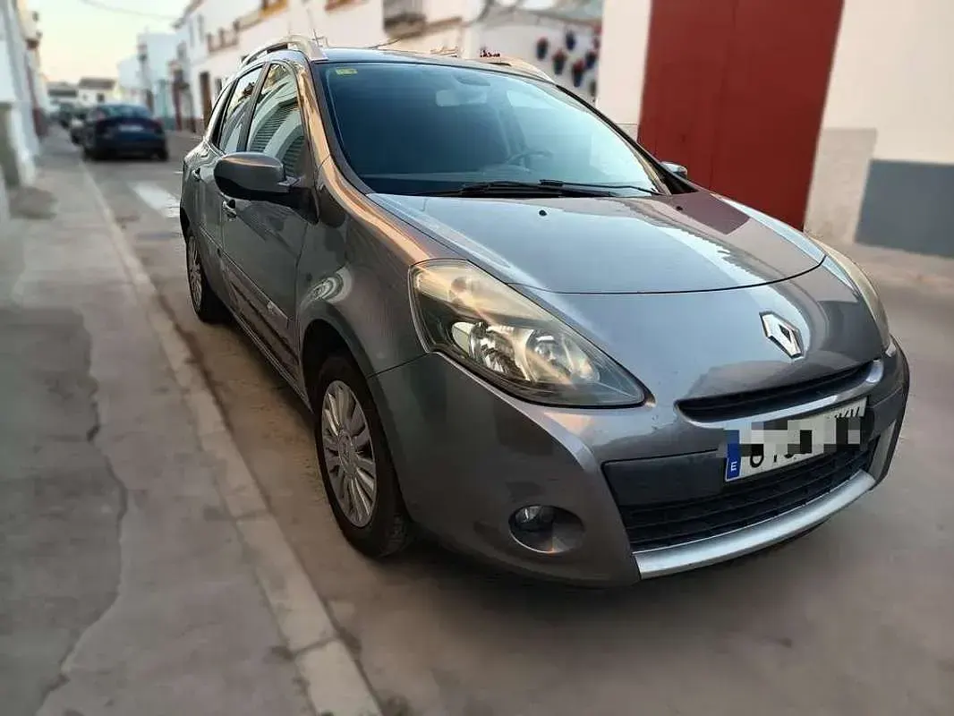 Usado Renault Clio Dynamique 90 CV (66 kW) 2012 Blanco Utilitario