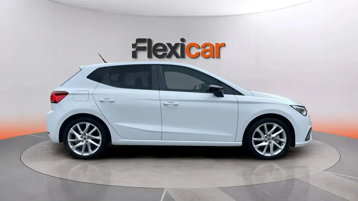 Usado Seat Ibiza FR 116 CV (85 kW) 2021 Blanco Utilitario