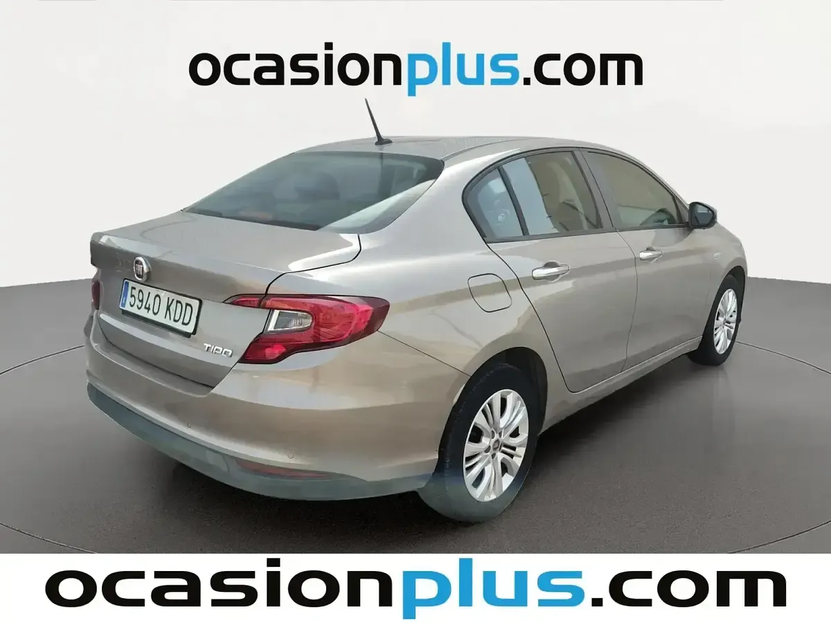 Usado Fiat Tipo Easy 95 CV (69 kW) 2017 Beige Berlina