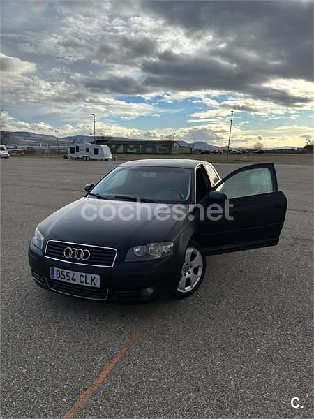 Usado Audi A3 Attraction 100 CV (73 kW) 2003 Negro Utilitario