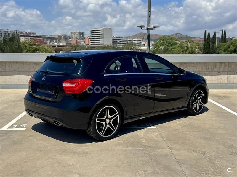 Käytetty Mercedes A200 Urban 156 HP (114 kW) 2013 Musta Sedan