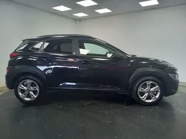 Usado Hyundai Kona 121 CV (88 kW) 2022 Negro SUV