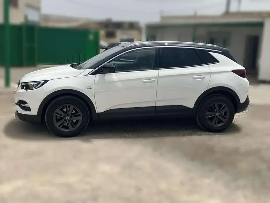 Usado Opel Grandland X Ultimate 131 CV (96 kW) 2021 Blanco SUV