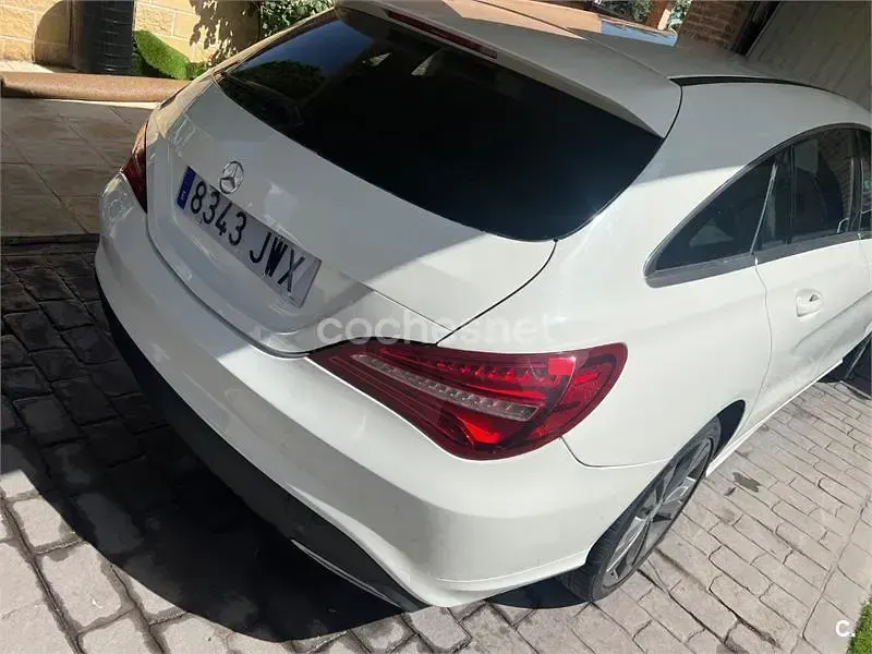 Usado Mercedes CLA200 Shooting Brake Urban 136 CV (100 kW) 2017 Blanco Familiar