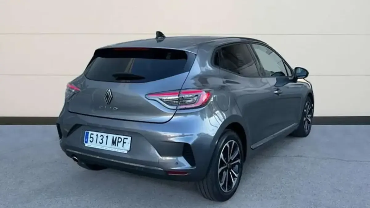 Usado Renault Clio V Techno 90 CV (66 kW) 2024 Gris Berlina