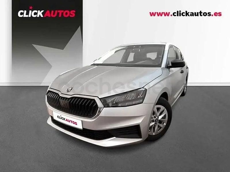 Usado Skoda Fabia Essence 80 CV (58 kW) 2025 Gris / plata Utilitario