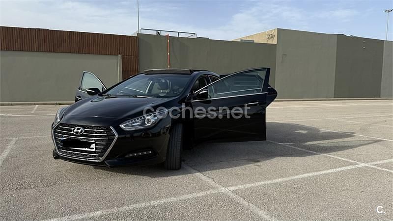Usado Hyundai i40 Style 141 CV (103 kW) 2016 Negro Berlina