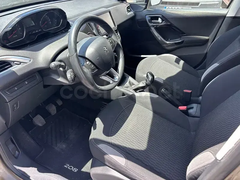 Usado Peugeot 208 Access 82 CV (60 kW) 2015 Beige Utilitario