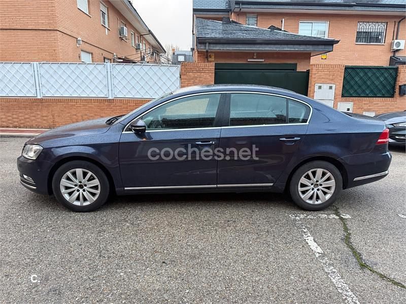 Usado VW Passat Edition 140 CV (102 kW) 2012 Azul Berlina