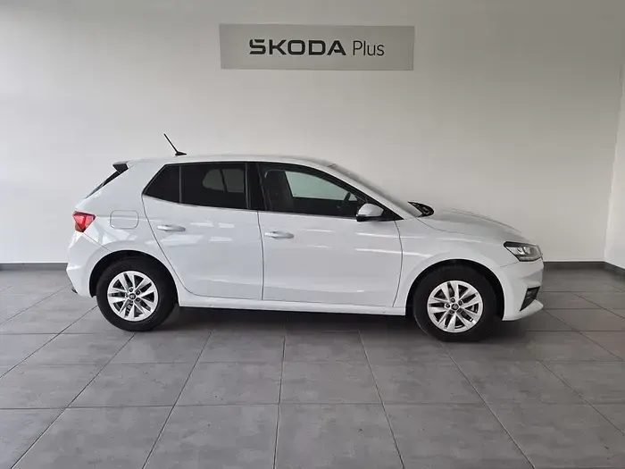 Usado Skoda Fabia Selection 115 CV (84 kW) 2025 Blanco Utilitario