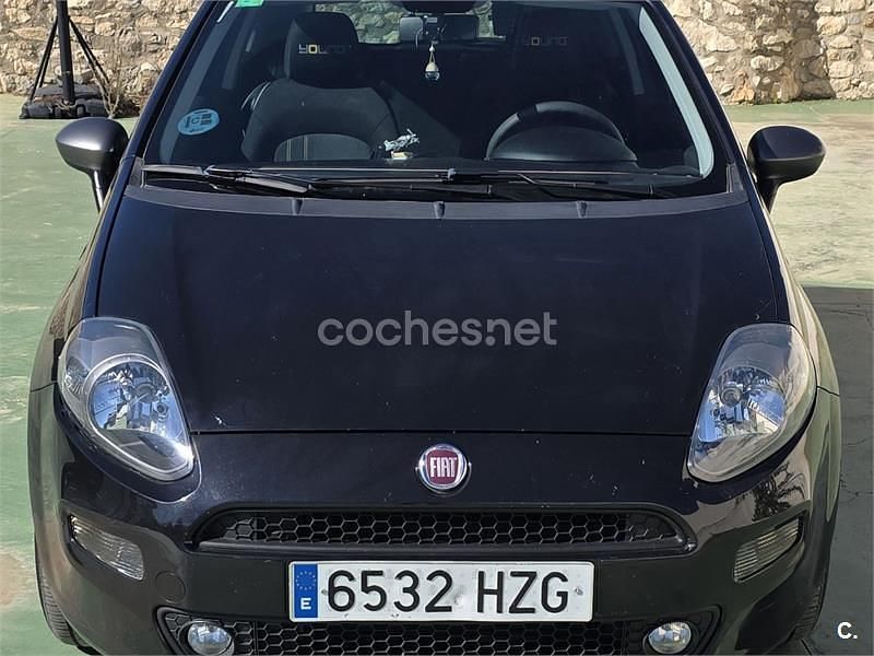 Usado Fiat Punto Young 69 CV (50 kW) 2014 Negro Utilitario
