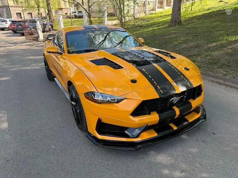 Usado Ford Mustang 290 CV (213 kW) 2019 Amarillo Coupe