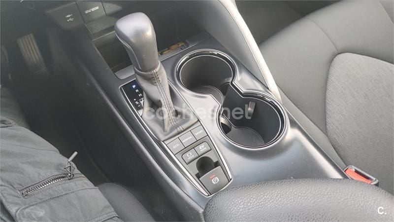 Usado Toyota Camry Advance 218 CV (160 kW) 2020 Gris / plata Berlina
