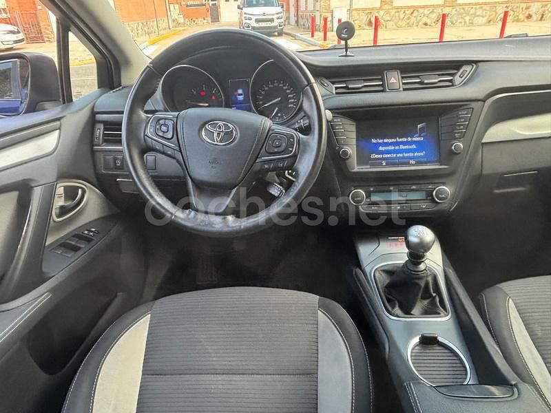 Usado Toyota Avensis Advance 143 CV (105 kW) 2016 Azul Berlina