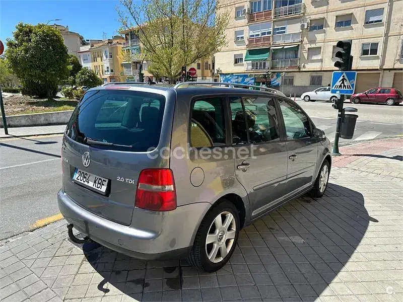 Usado VW Touran Trendline 136 CV (100 kW) 2004 Beige Monovolumen