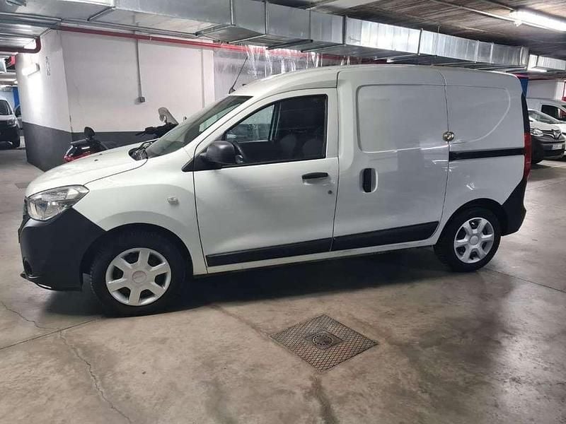 Usado Dacia Dokker Essentiel 109 CV (80 kW) 2021 Blanco Monovolumen