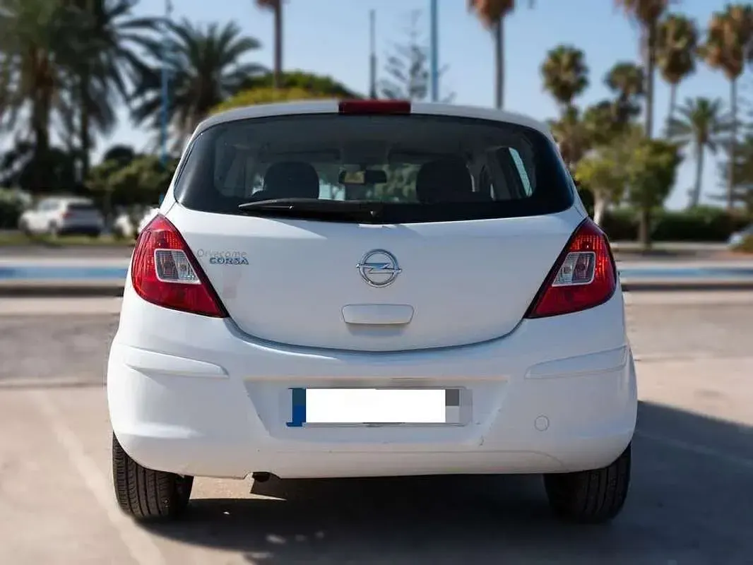 Usado Opel Corsa Selective 101 CV (74 kW) 2011 Blanco Utilitario